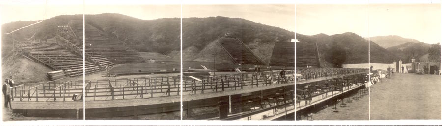 The natural amphitheatre at Beachwood Canyon in Hollywood, c. 1916. (Library of Congress)