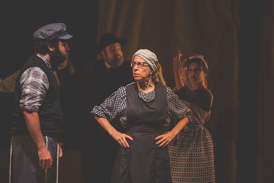 Kirk Geritano and Jackie Hoffman in "Fidler Afn Dakh," the U.S. premiere of "Fiddler on the Roof" in Yiddish, directed by Joel Grey and produced by National Yiddish Theatre Folksbiene in 2018 at the Museum of Jewish Heritage in New York City. (Photo by Victor Nechay/ProperPix)