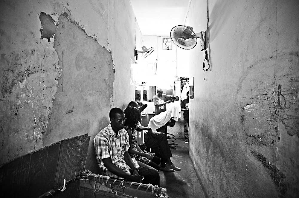Bienvenue Chez Kasse Sikomou Nanan: many of Senegal’s top rappers get their haircuts at this barbershop tucked away inside maze of markets in downtown Dakar. (Photo by © Magee McIlvaine (Nomadic Wax, 2014))