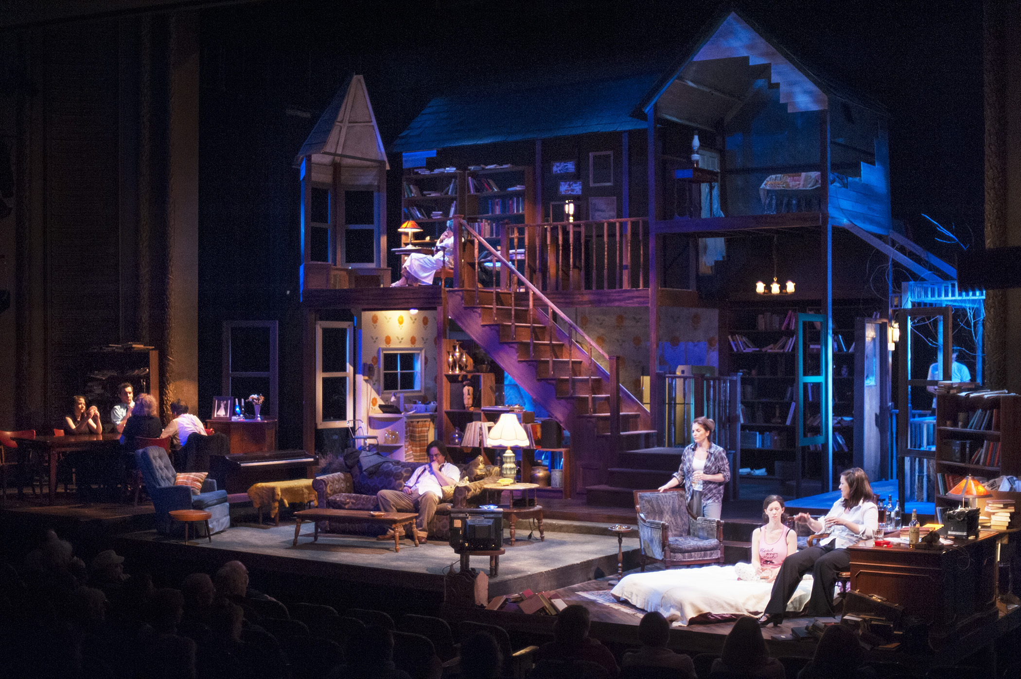 "August Osage County" at Penobscot Theatre Company in 2015. (Photo by © magnus stark)