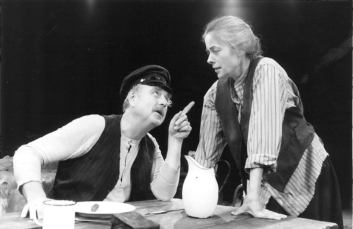 Denis Arndt and Tana Hicken in "Juno and the Paycock" at Arena Stage in 1990. (Photo by Joan Marcus)