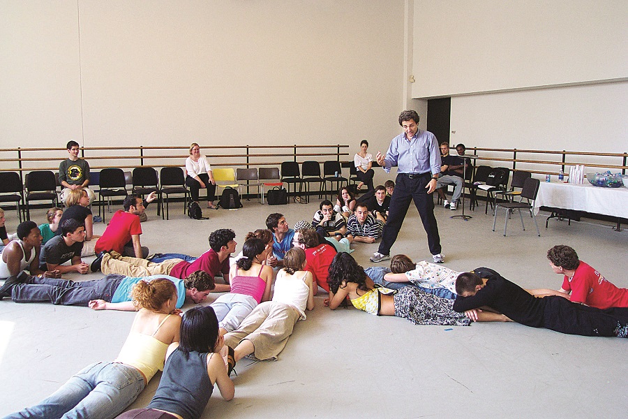 Eric Booth leads a Juilliard workshop. (Photo by Lisa Yelon)